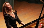 Der energische Ton der Anika Vavic, von Bach bis Ravel